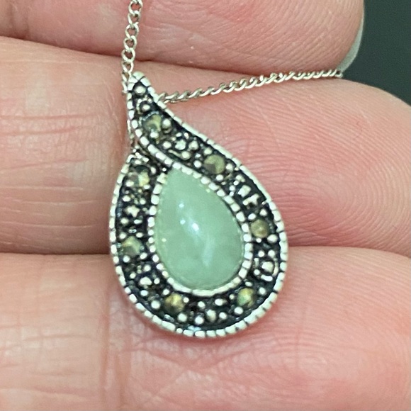 Vintage 925 NV Sterling Silver Jade Marcasite Teardrop Pendant 18” Necklace 3g. - Picture 9 of 16